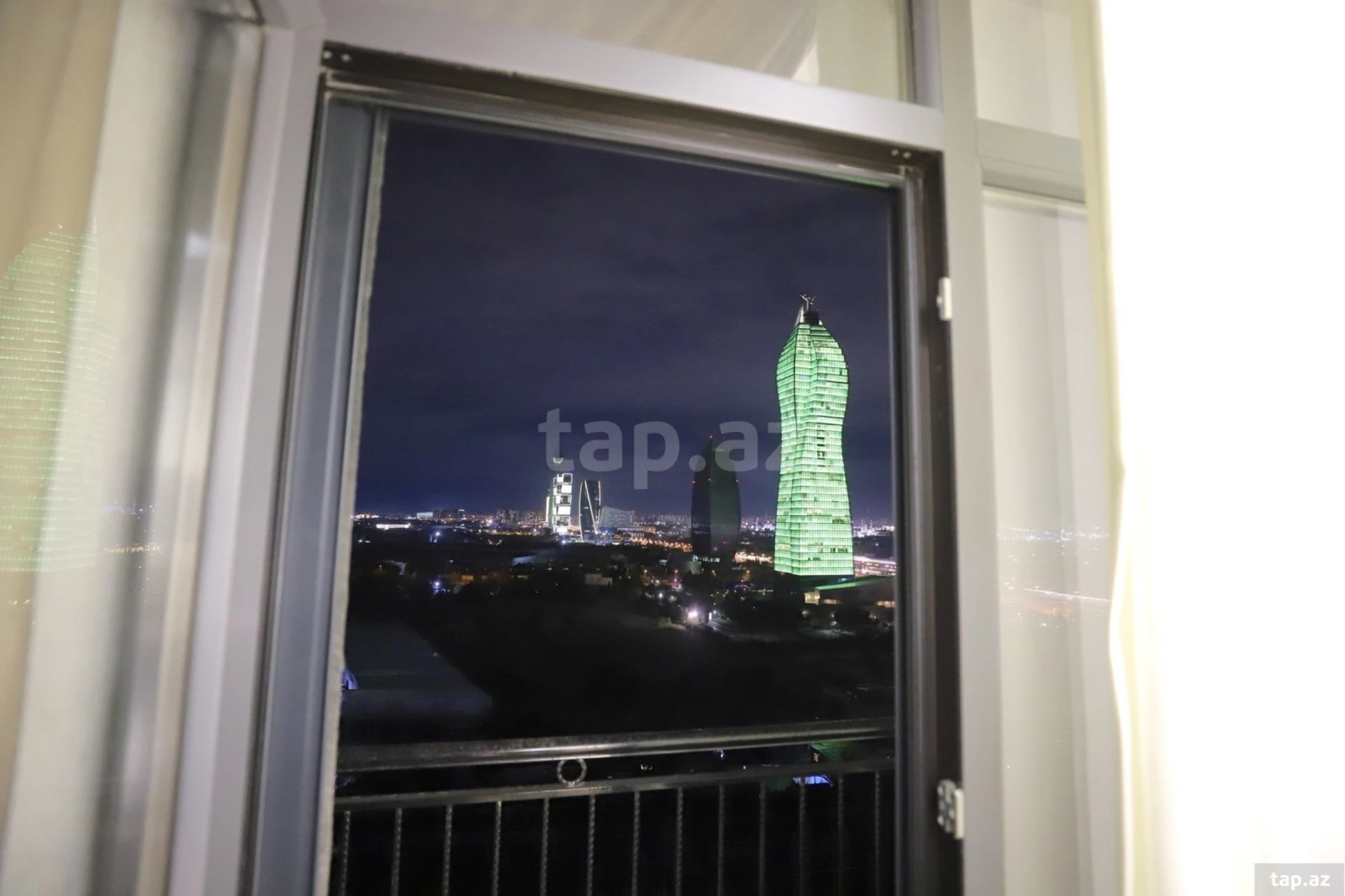 Kirayə verilir 3 otaqlı yeni tikili 130 m²