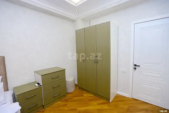 Kirayə verilir 3 otaqlı yeni tikili 130 m²