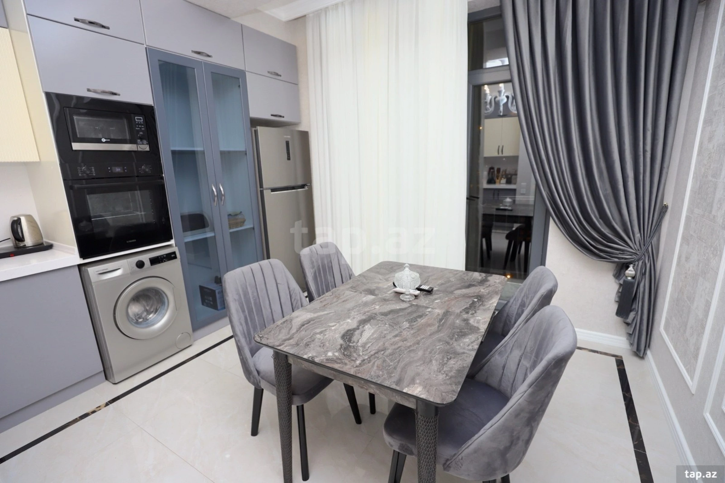 Kirayə verilir 3 otaqlı yeni tikili 130 m²