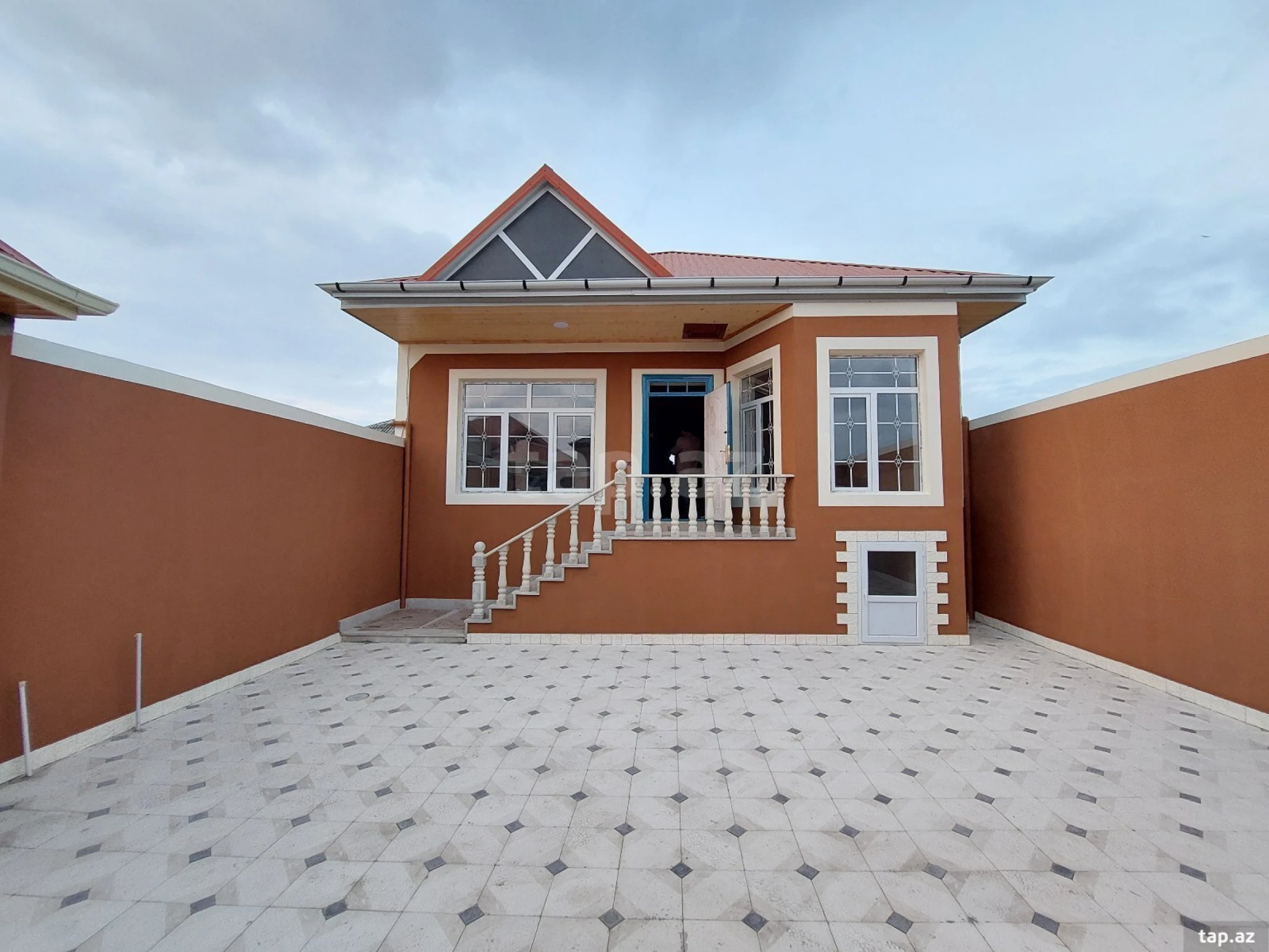 Satılır 3 otaqlı həyət evi