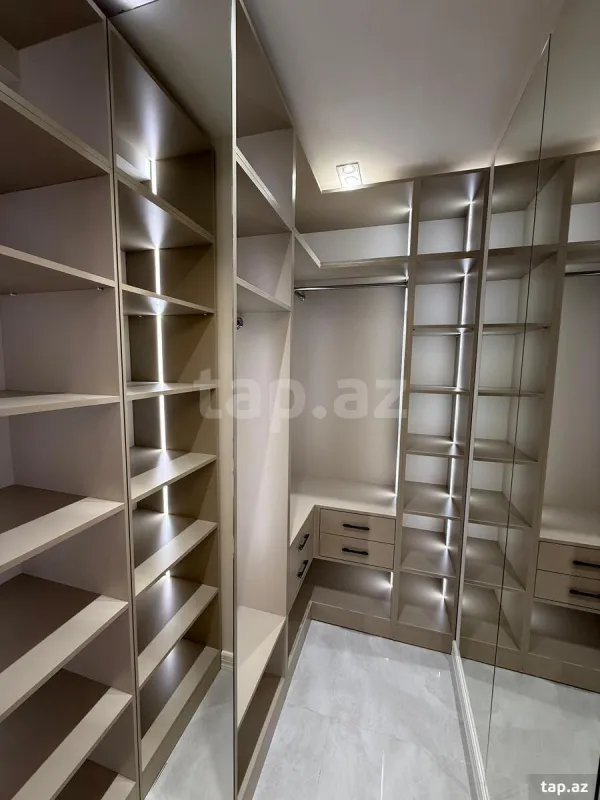 Satılır 4 otaqlı yeni tikili 179 m²