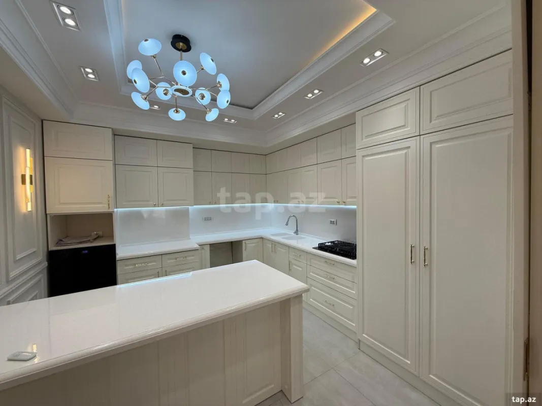 Satılır 4 otaqlı yeni tikili 179 m²