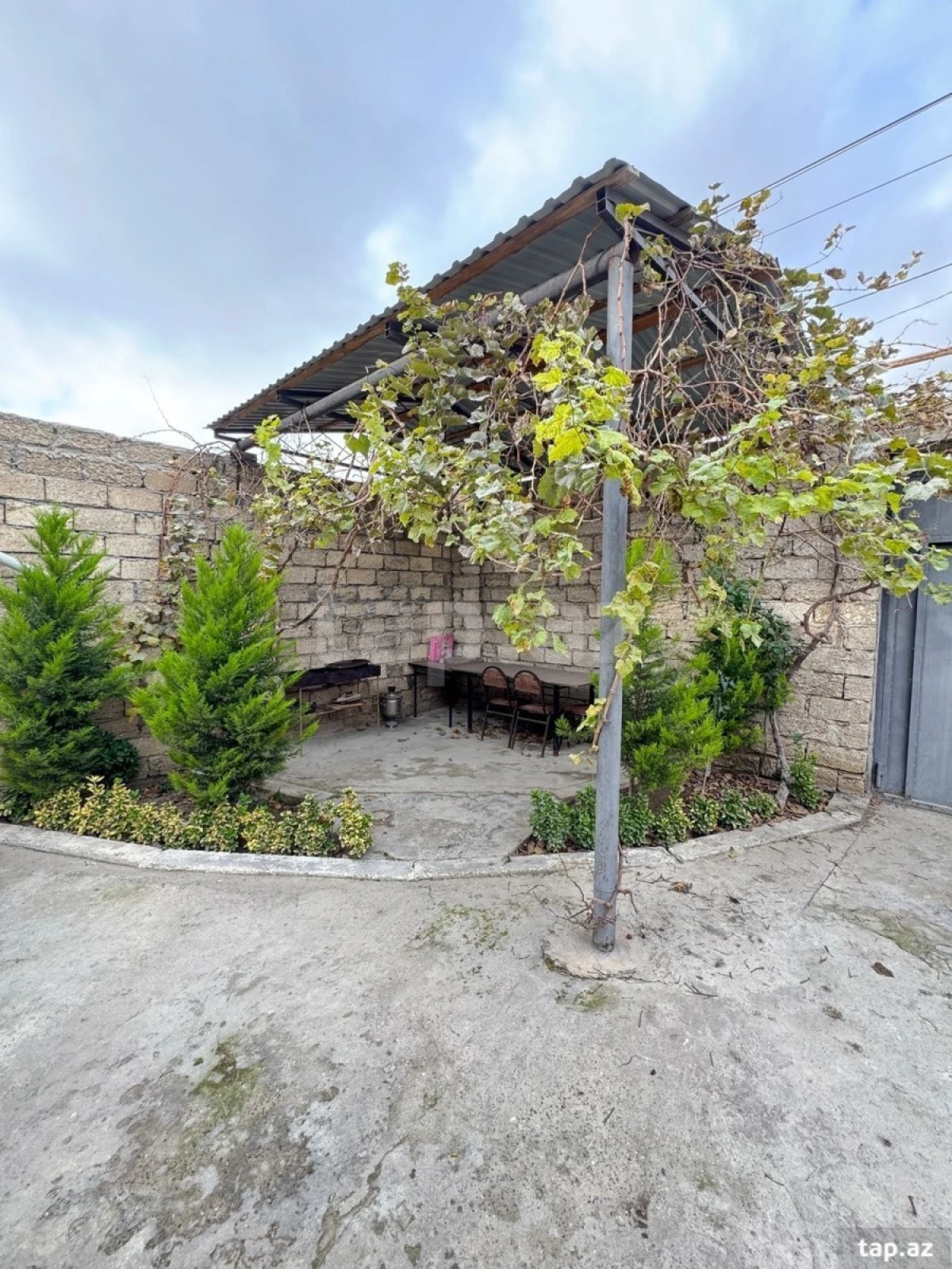 Satılır 4 otaqlı həyət evi