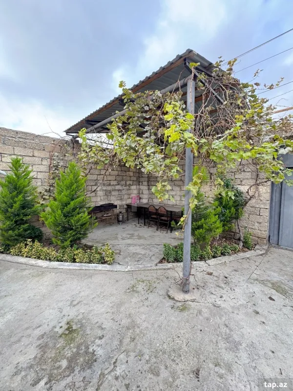 Satılır 4 otaqlı həyət evi
