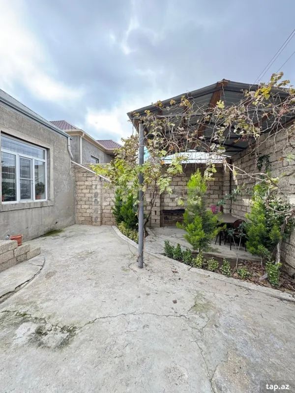 Satılır 4 otaqlı həyət evi