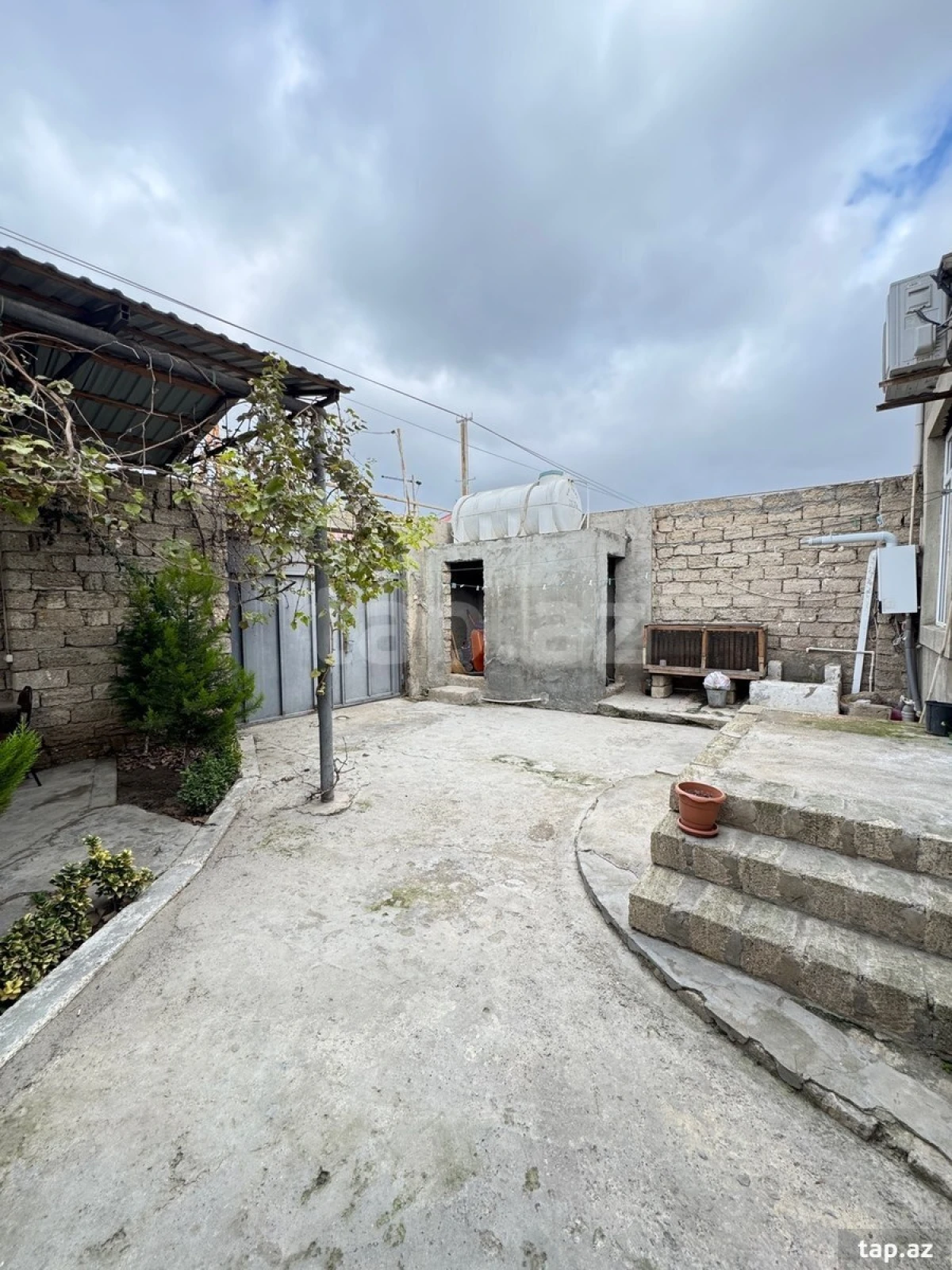 Satılır 4 otaqlı həyət evi