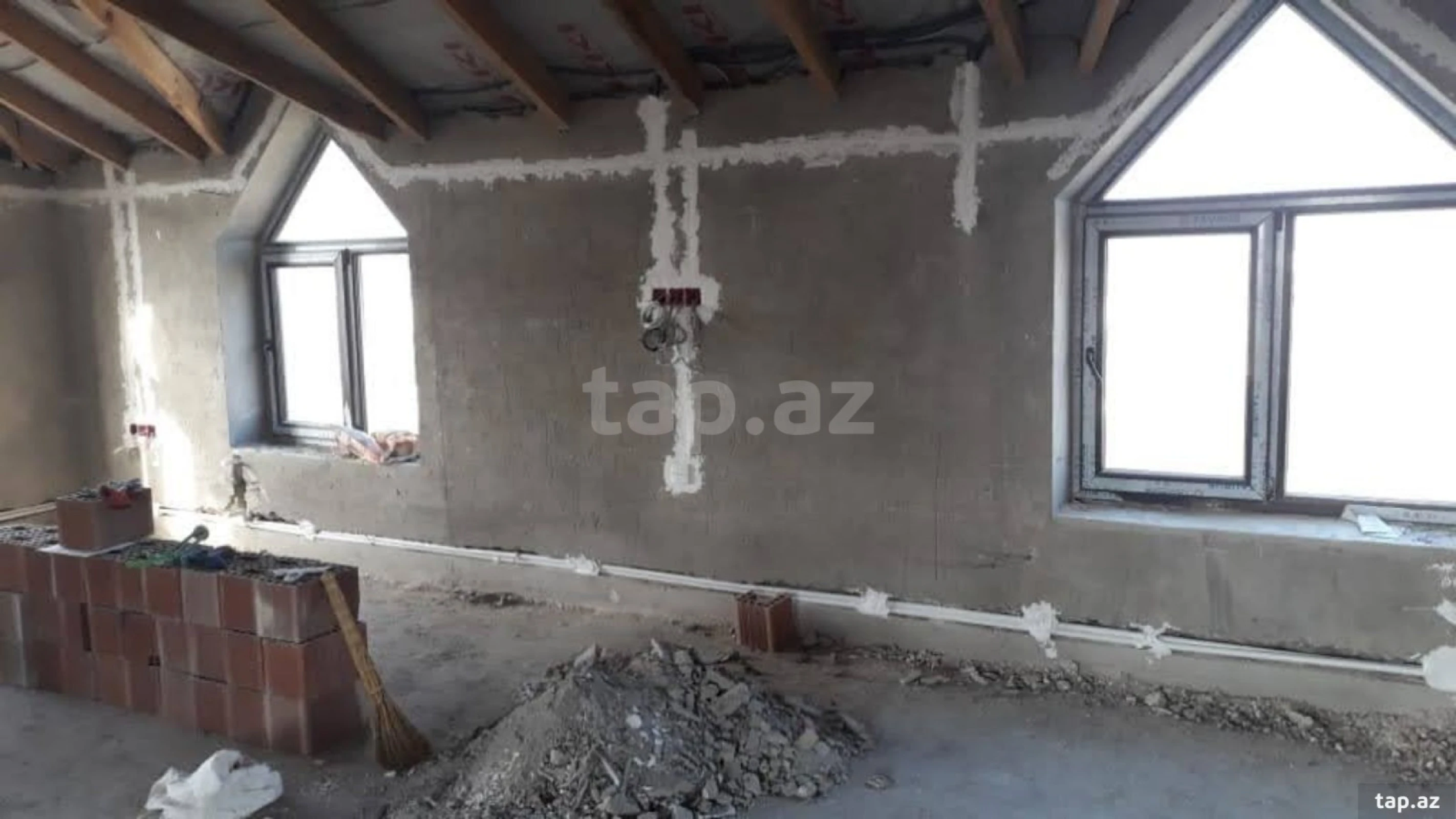 Satılır 5 otaqlı həyət evi