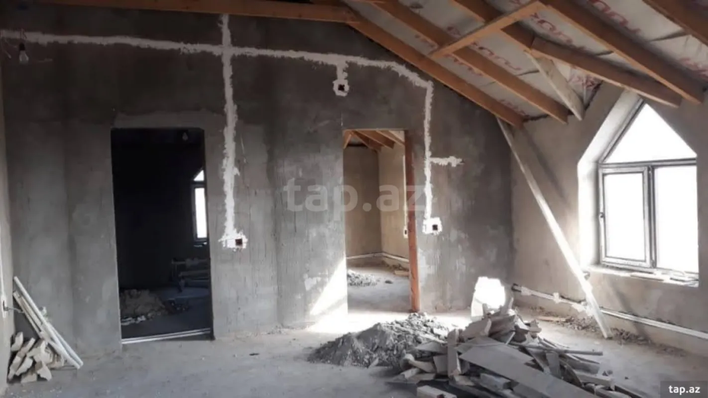 Satılır 5 otaqlı həyət evi