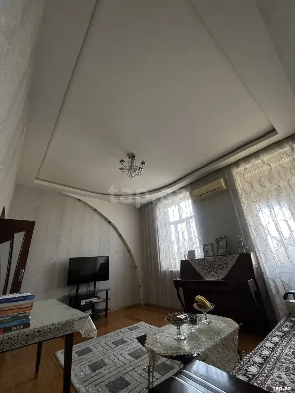 Satılır 2 otaqlı mənzil 82 m²