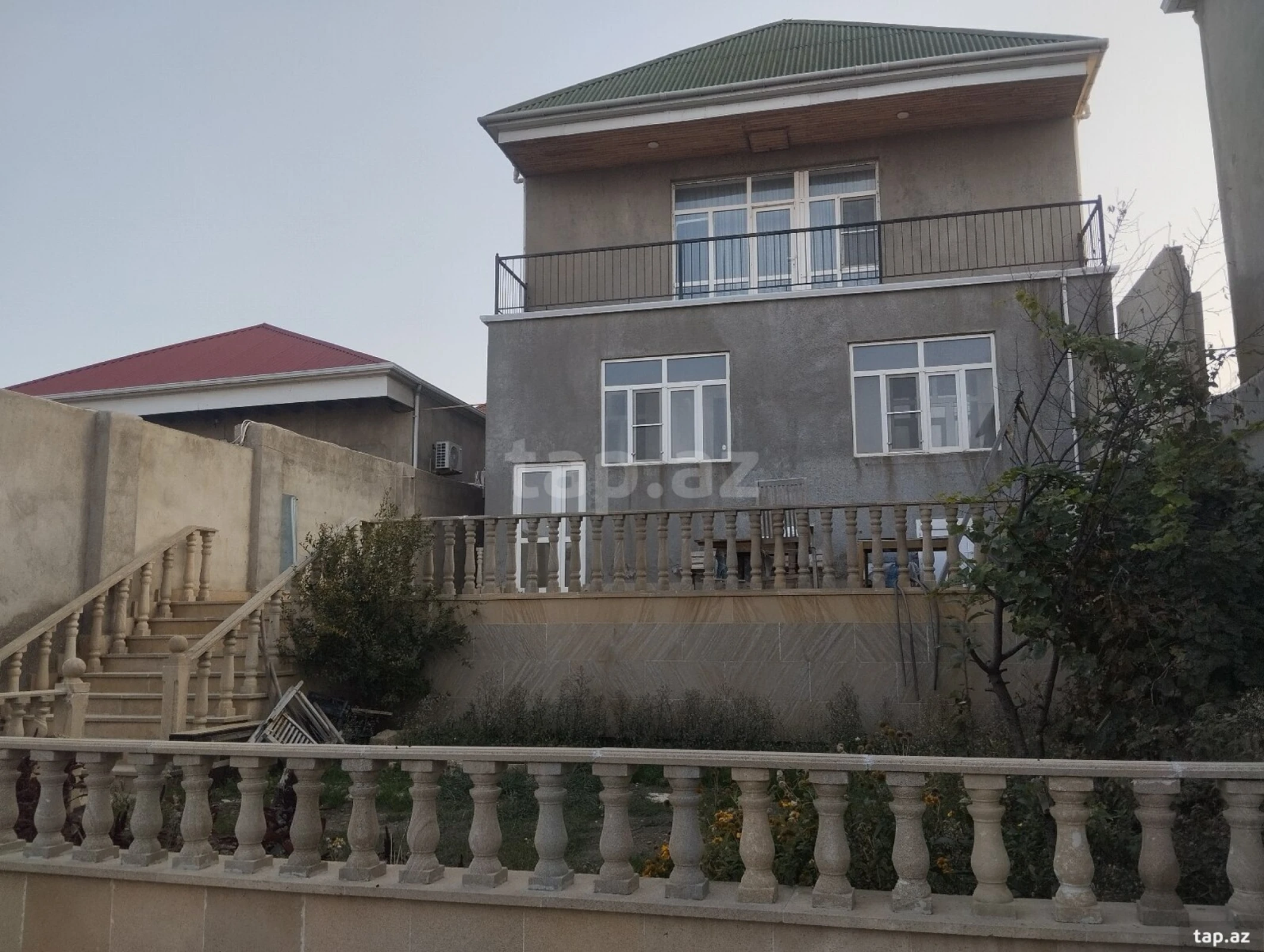 Satılır 7 otaqlı həyət evi