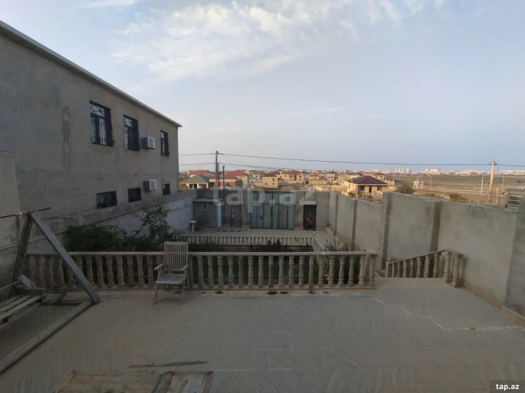 Satılır 7 otaqlı həyət evi