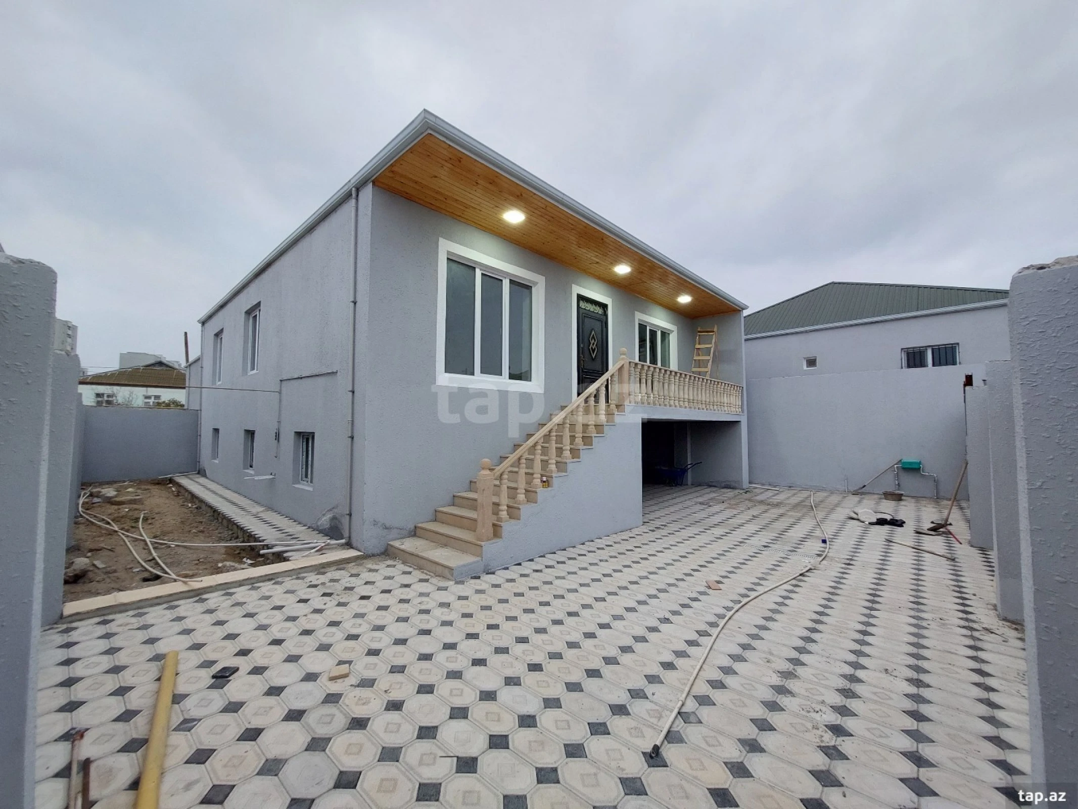 Satılır 4 otaqlı həyət evi