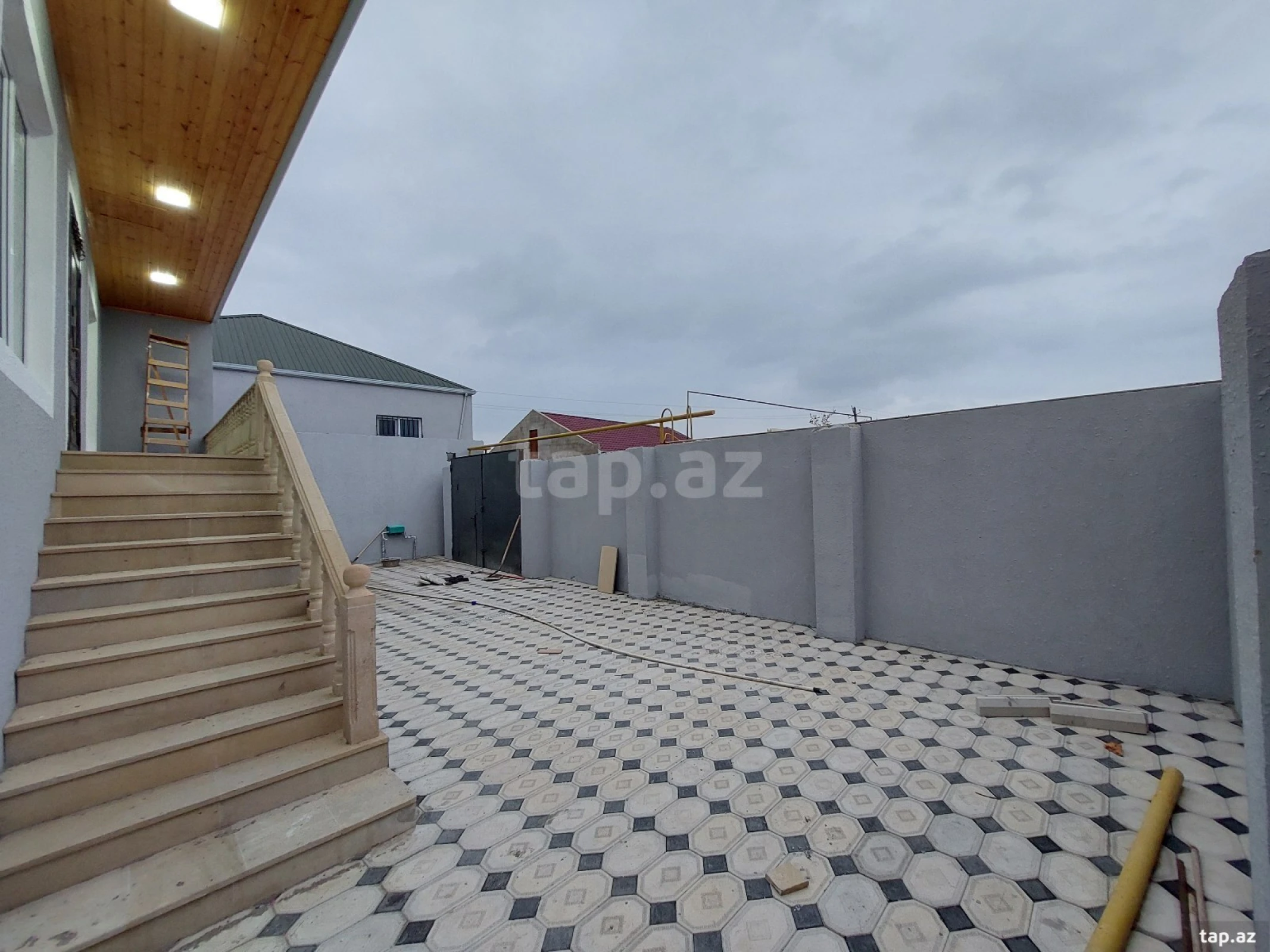 Satılır 4 otaqlı həyət evi