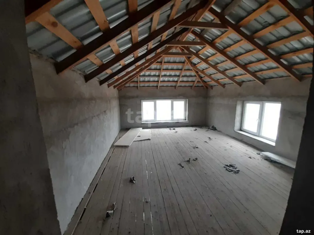 Satılır 6 otaqlı həyət evi