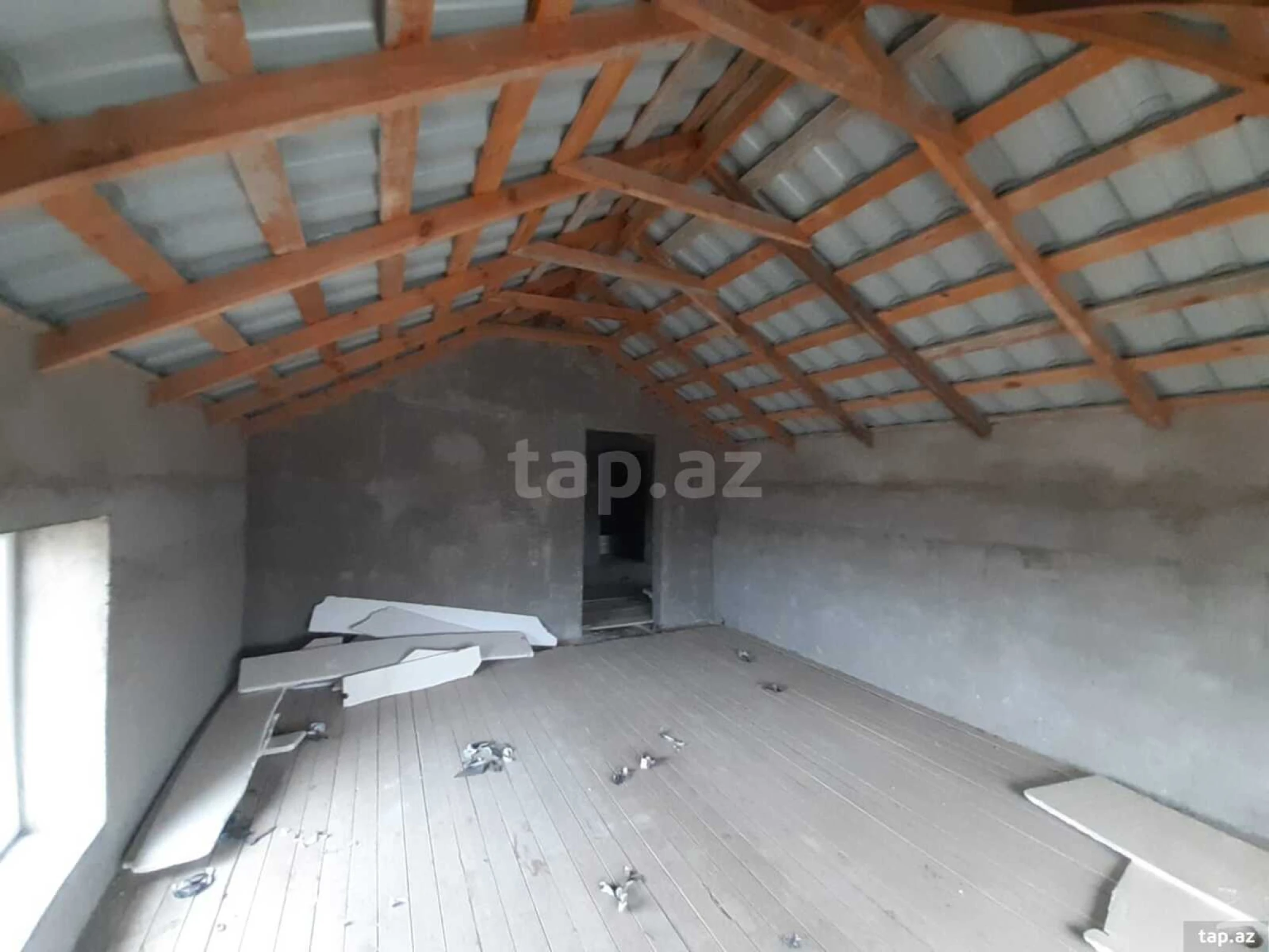 Satılır 6 otaqlı həyət evi