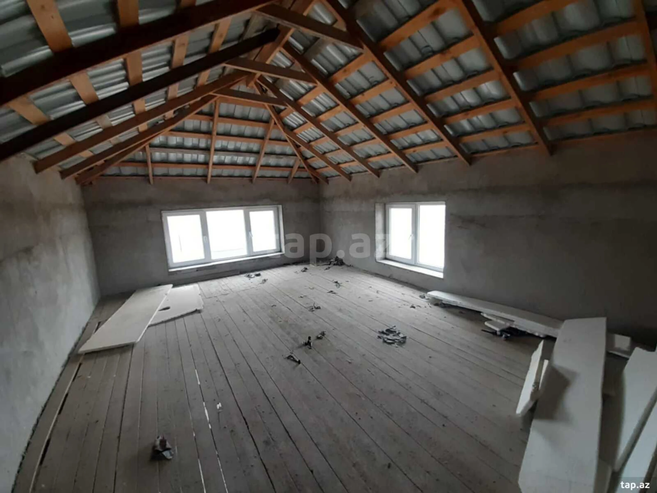 Satılır 6 otaqlı həyət evi