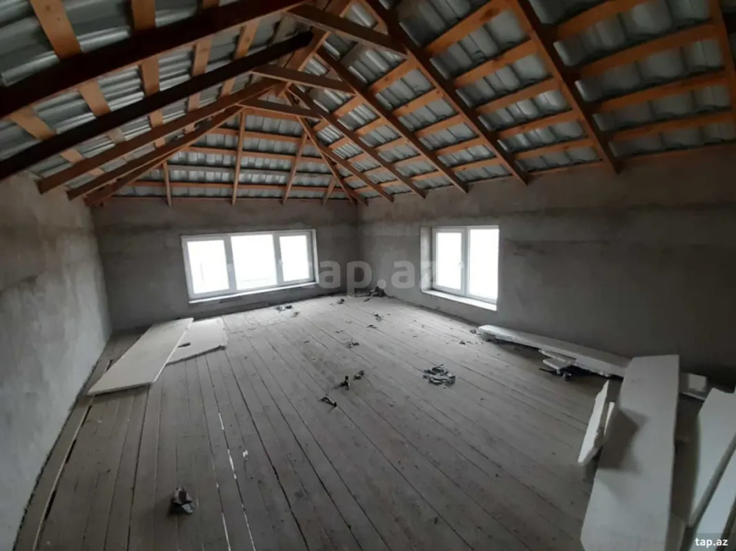 Satılır 6 otaqlı həyət evi