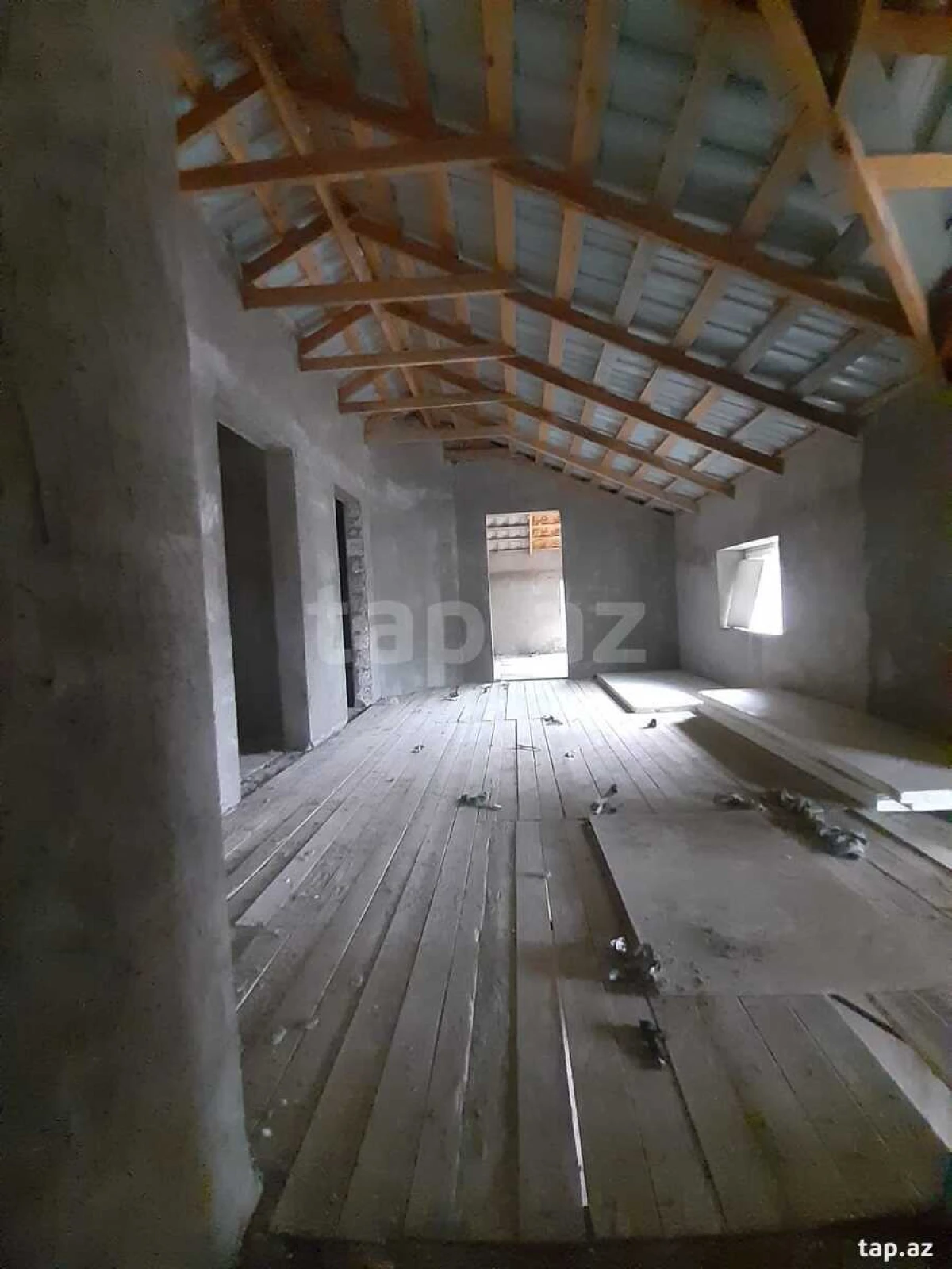 Satılır 6 otaqlı həyət evi