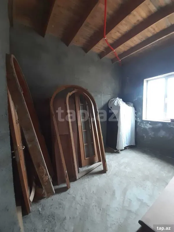 Satılır 6 otaqlı həyət evi