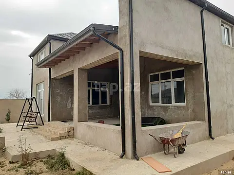 Satılır 6 otaqlı həyət evi