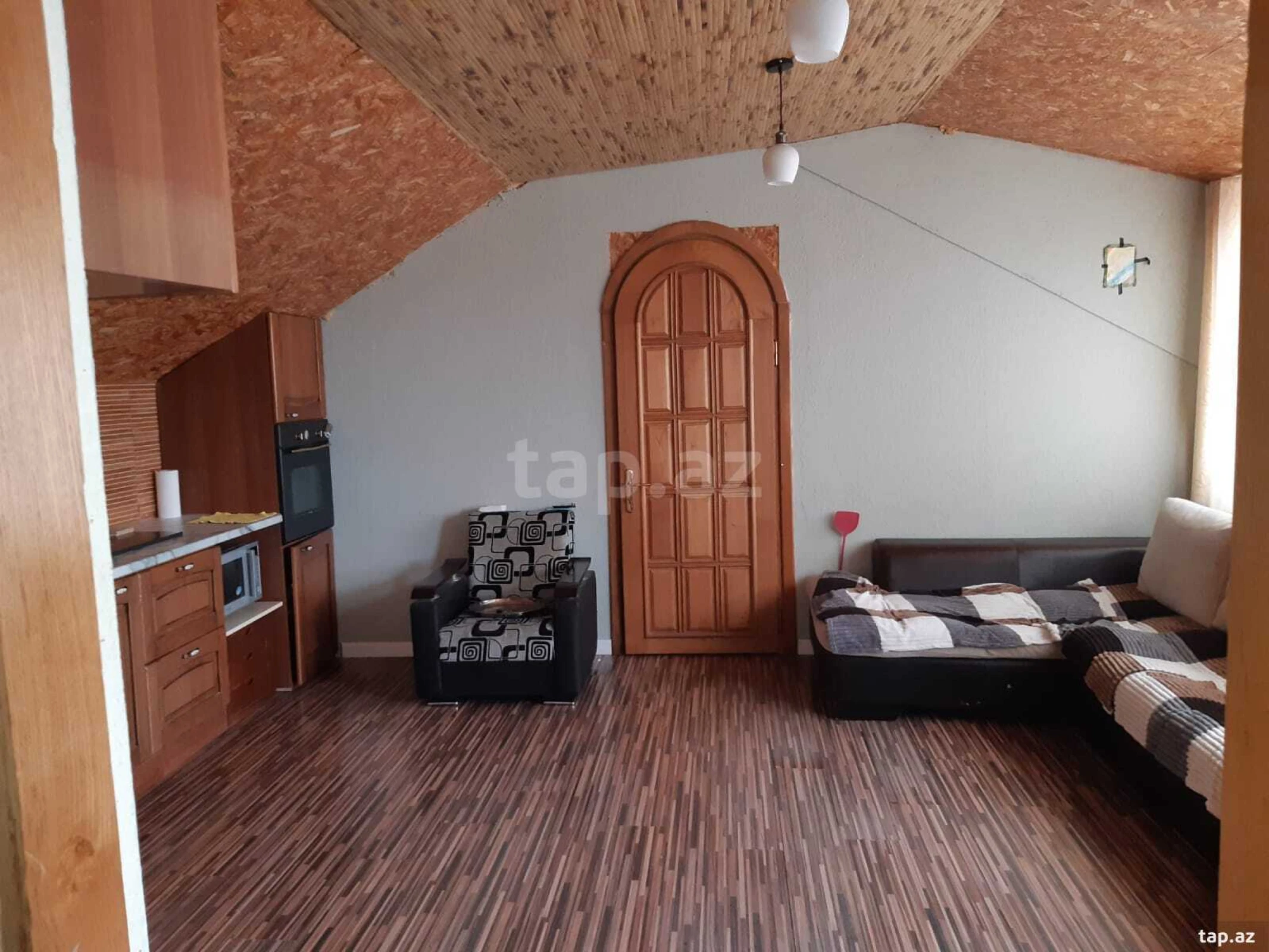 Satılır 6 otaqlı həyət evi