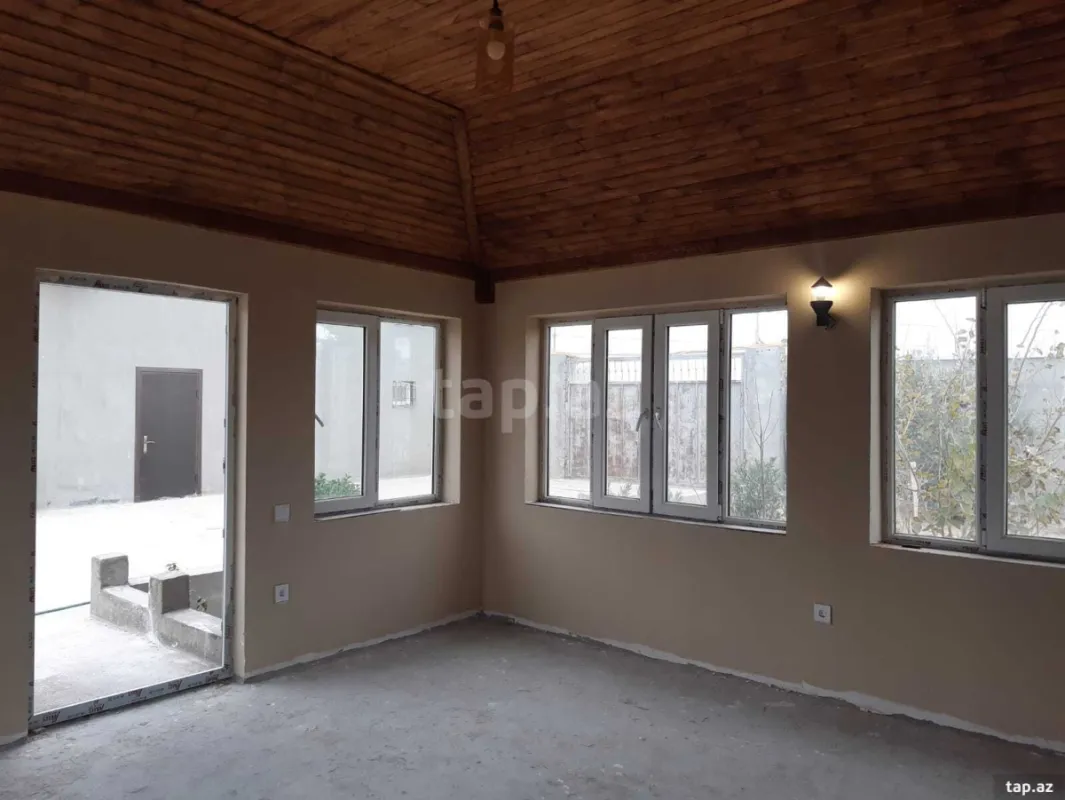 Satılır 6 otaqlı həyət evi