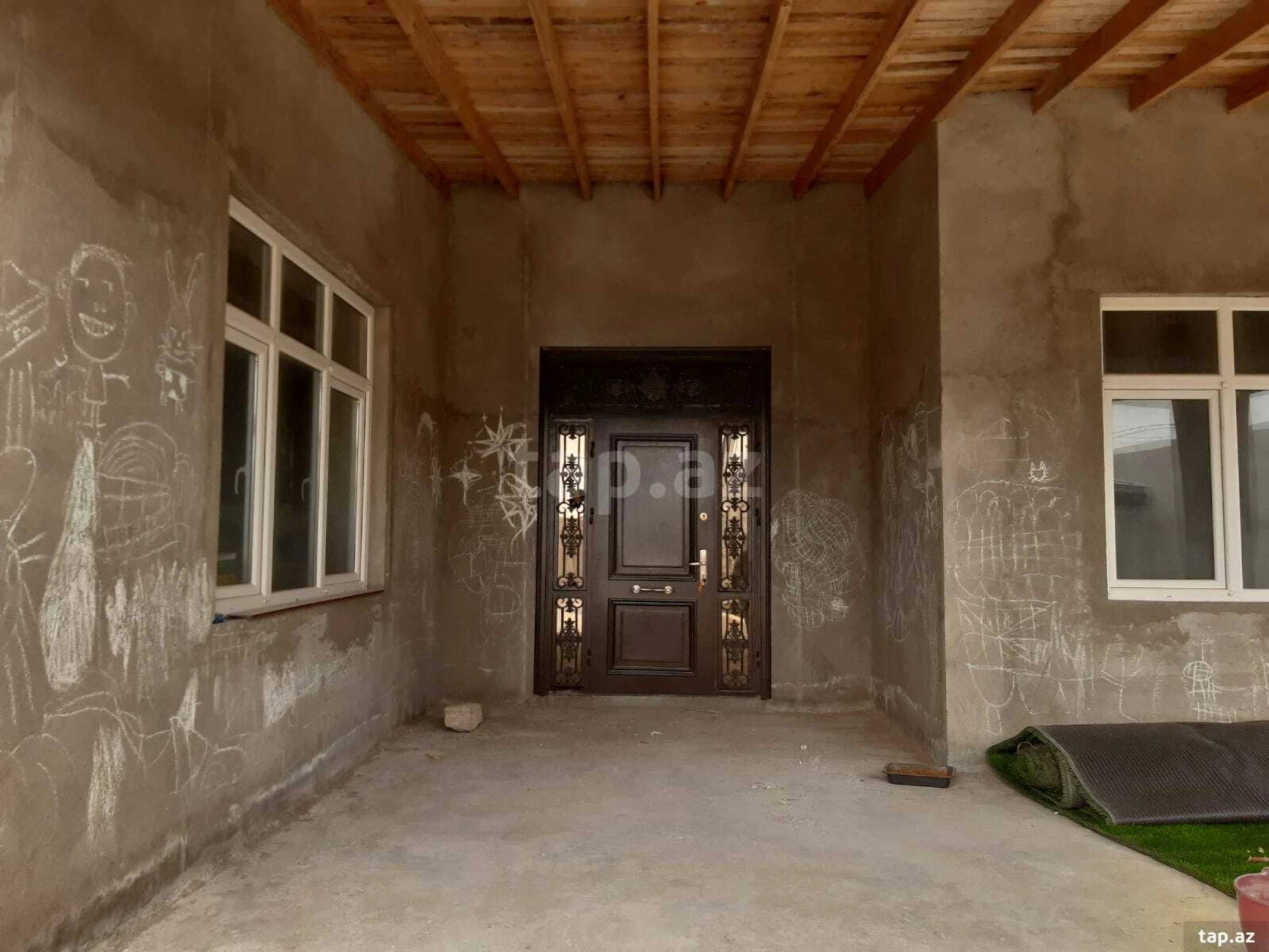 Satılır 6 otaqlı həyət evi