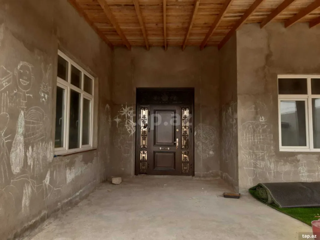 Satılır 6 otaqlı həyət evi