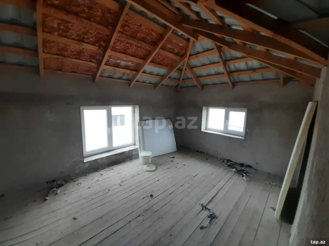 Satılır 6 otaqlı həyət evi