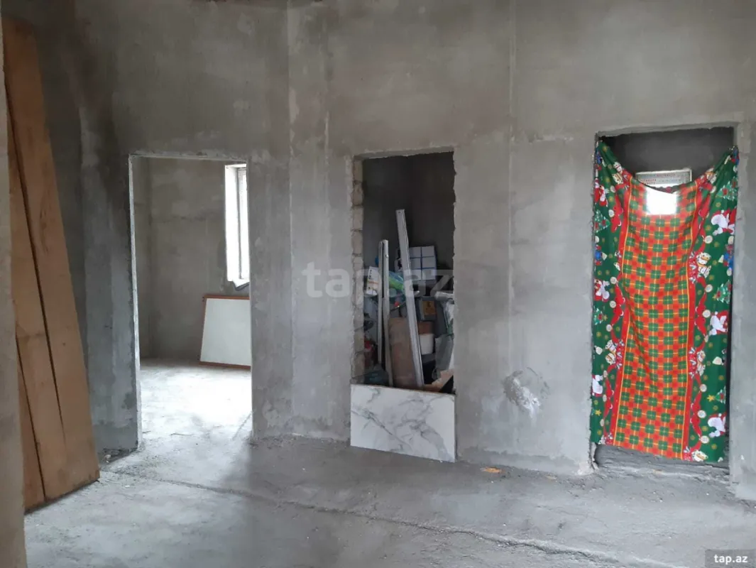 Satılır 6 otaqlı həyət evi