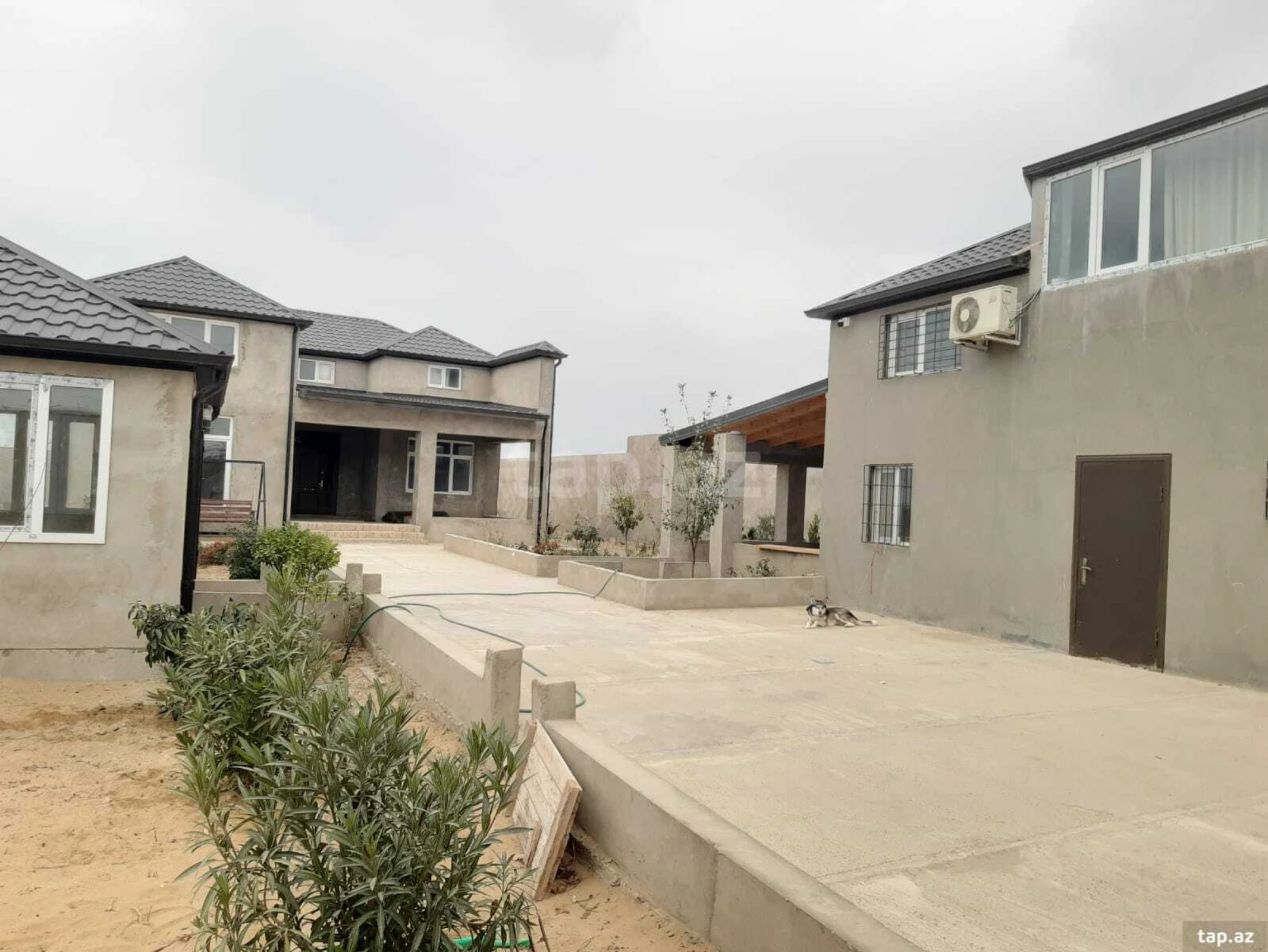 Satılır 6 otaqlı həyət evi