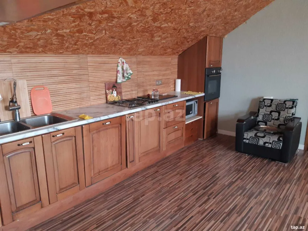 Satılır 6 otaqlı həyət evi