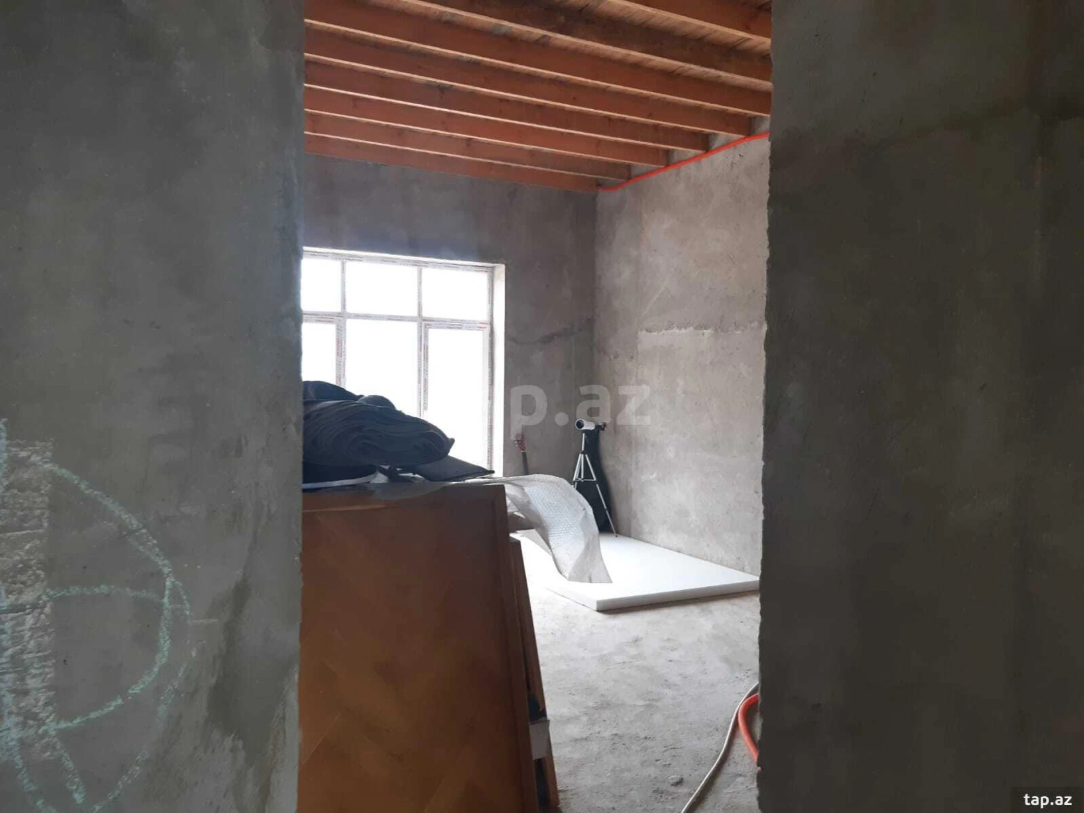 Satılır 6 otaqlı həyət evi