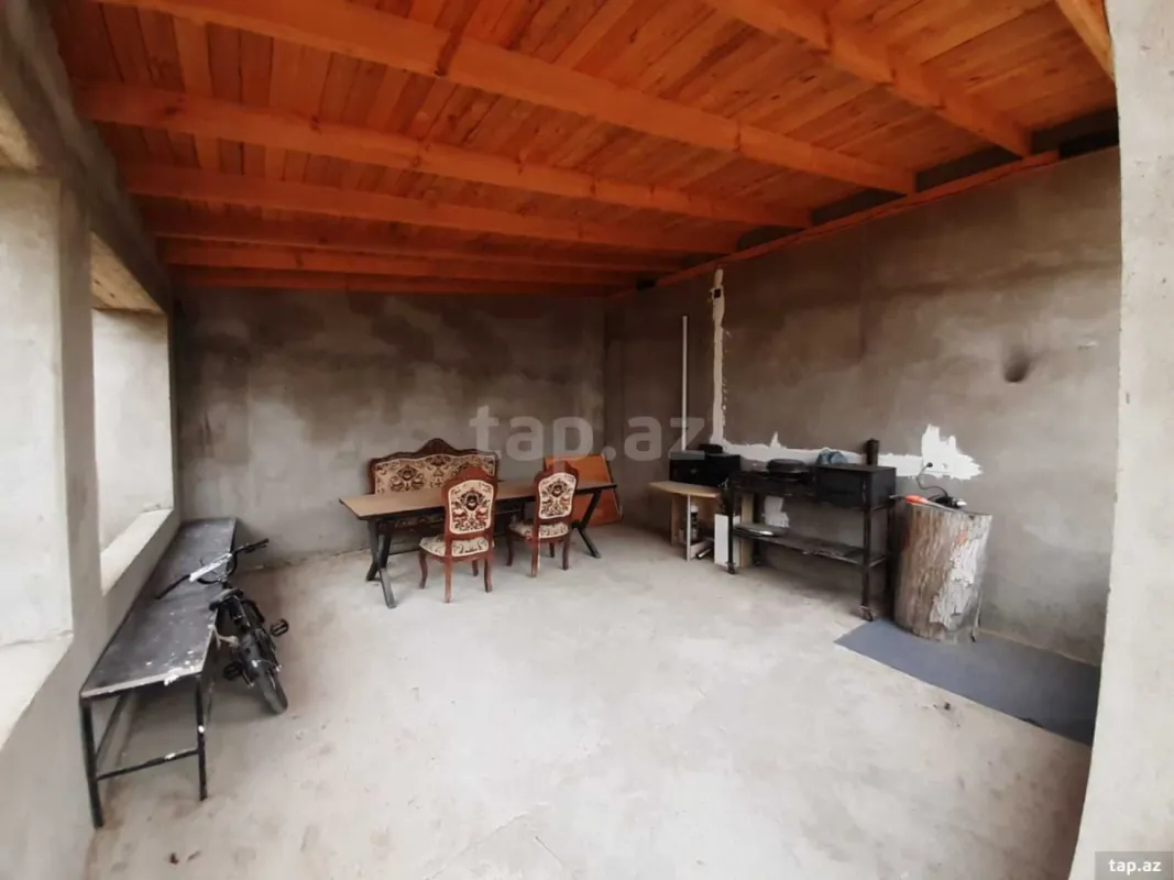 Satılır 6 otaqlı həyət evi