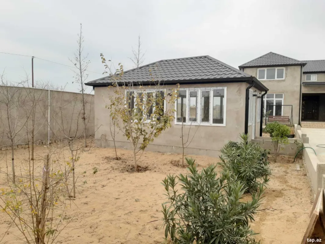 Satılır 6 otaqlı həyət evi