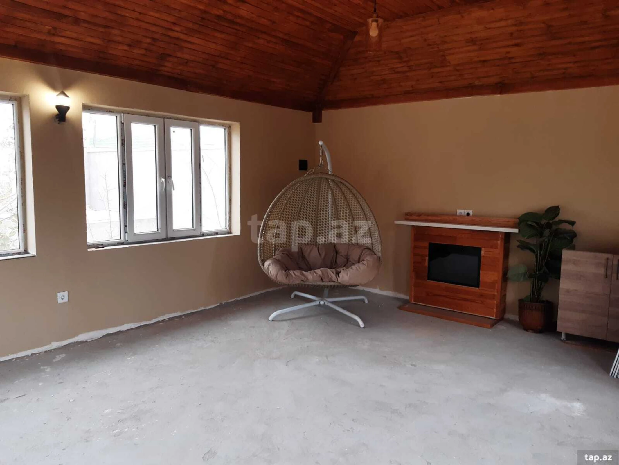 Satılır 6 otaqlı həyət evi