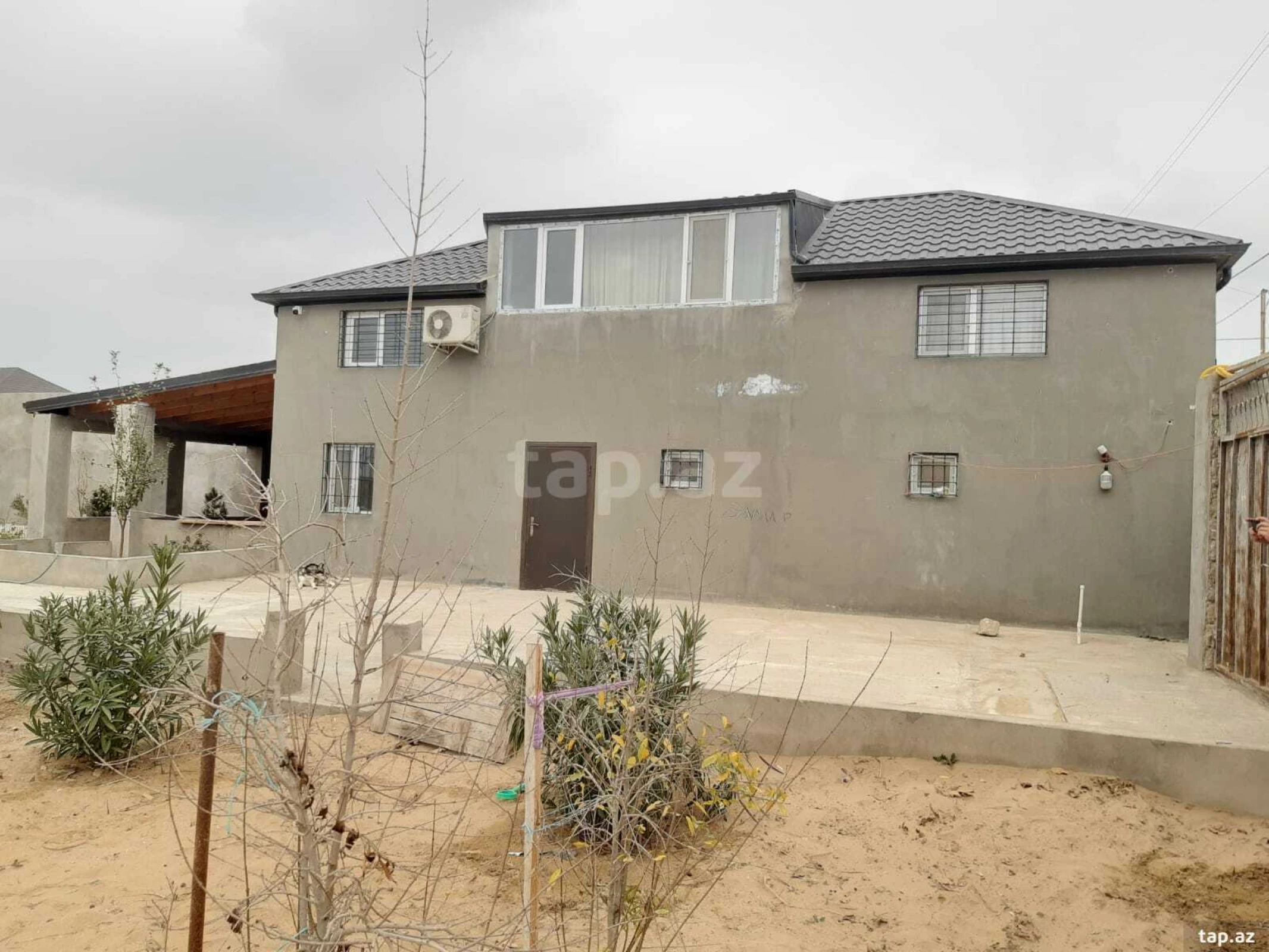 Satılır 6 otaqlı həyət evi