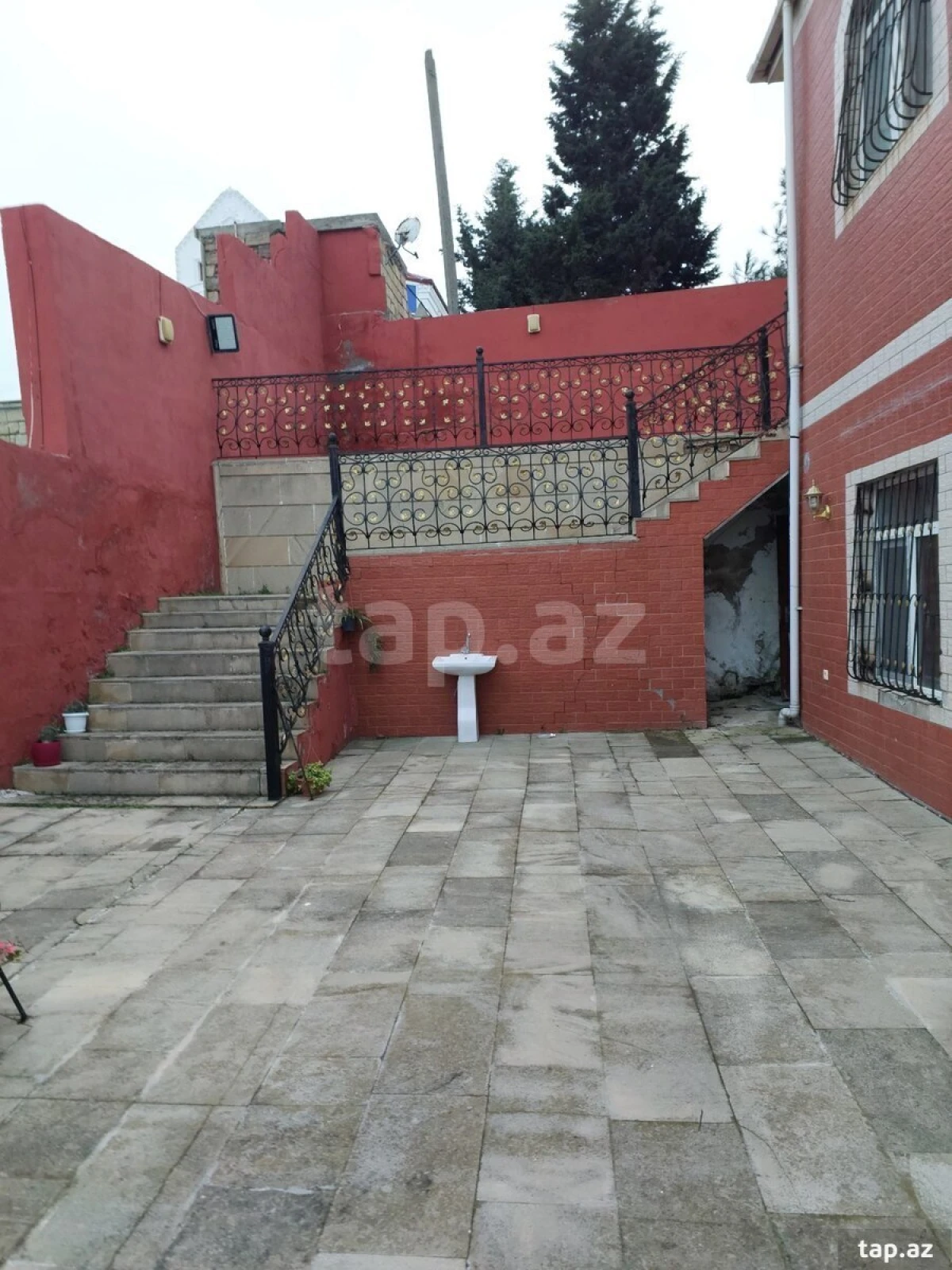 Satılır 5 otaqlı həyət evi