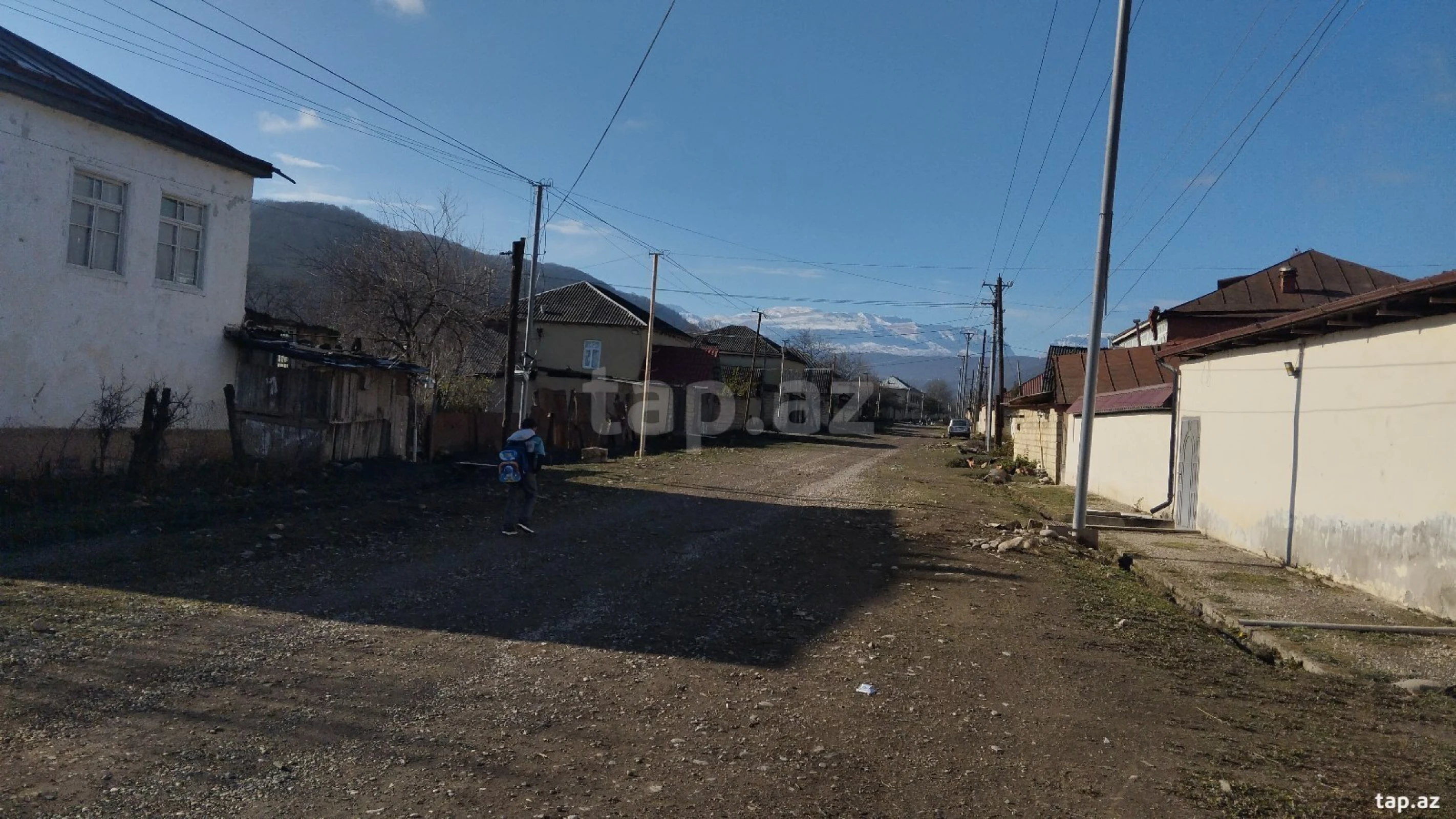 Satılır 6 otaqlı həyət evi