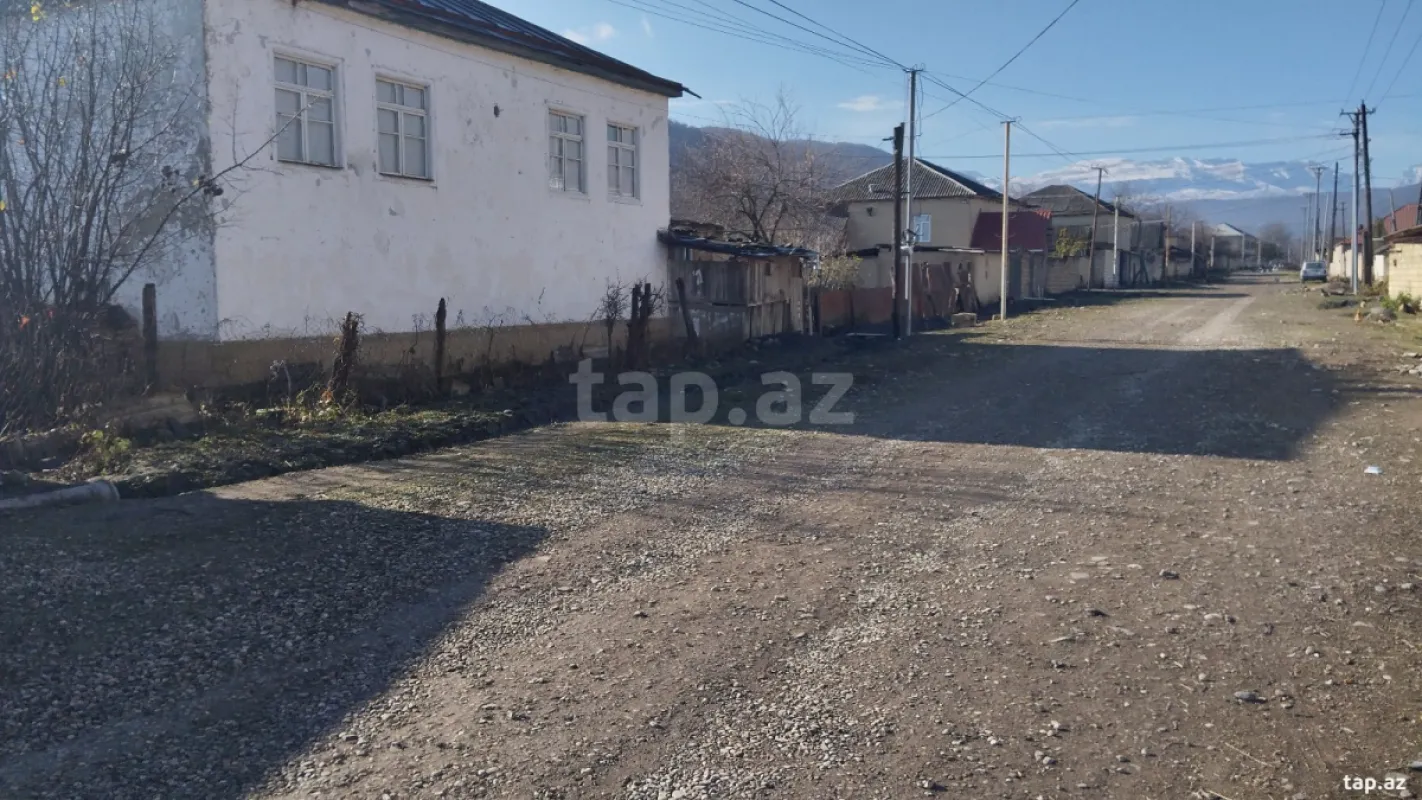 Satılır 6 otaqlı həyət evi