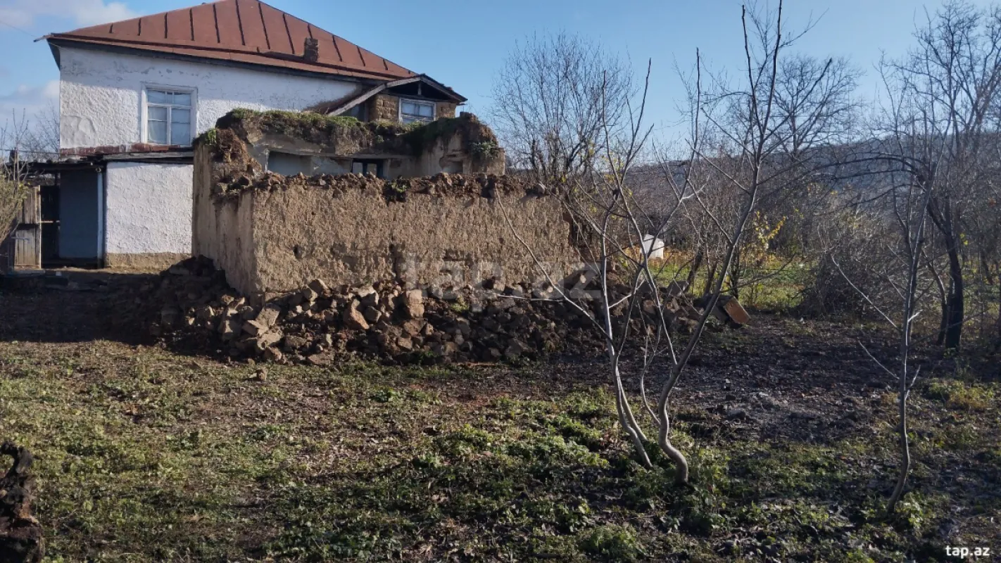 Satılır 6 otaqlı həyət evi