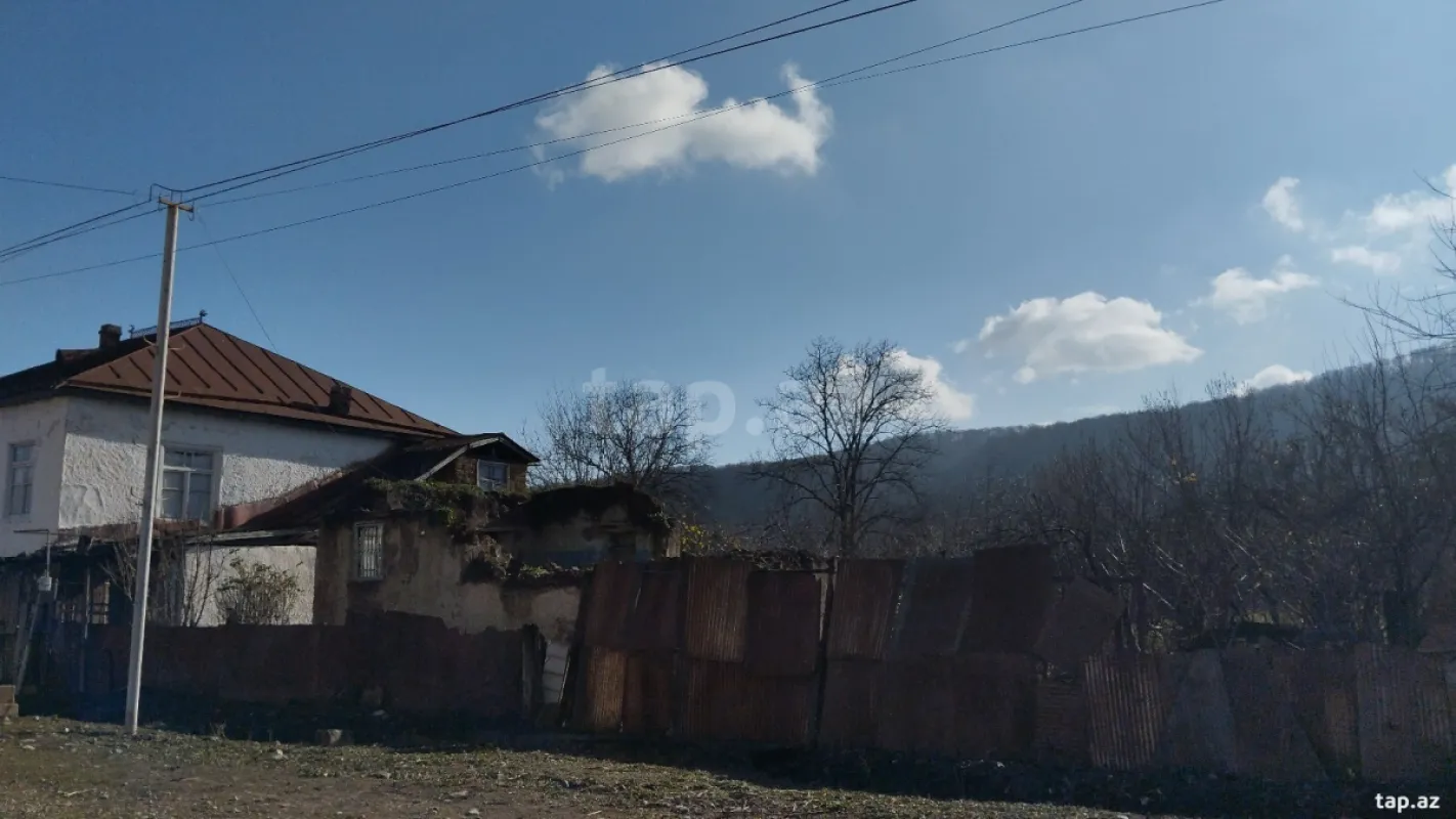 Satılır 6 otaqlı həyət evi