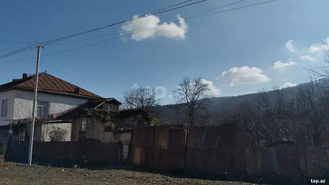 Satılır 6 otaqlı həyət evi