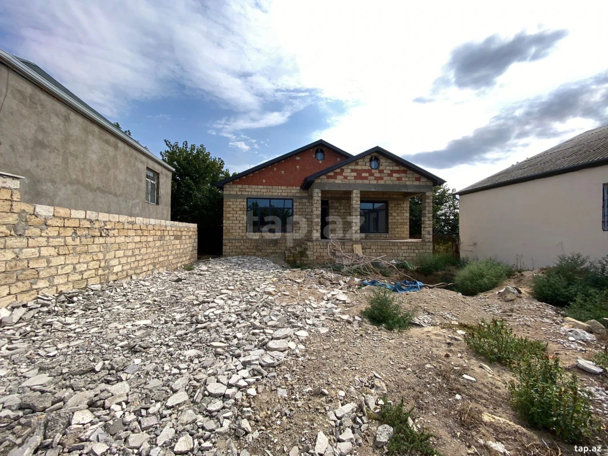 Satılır 4 otaqlı həyət evi