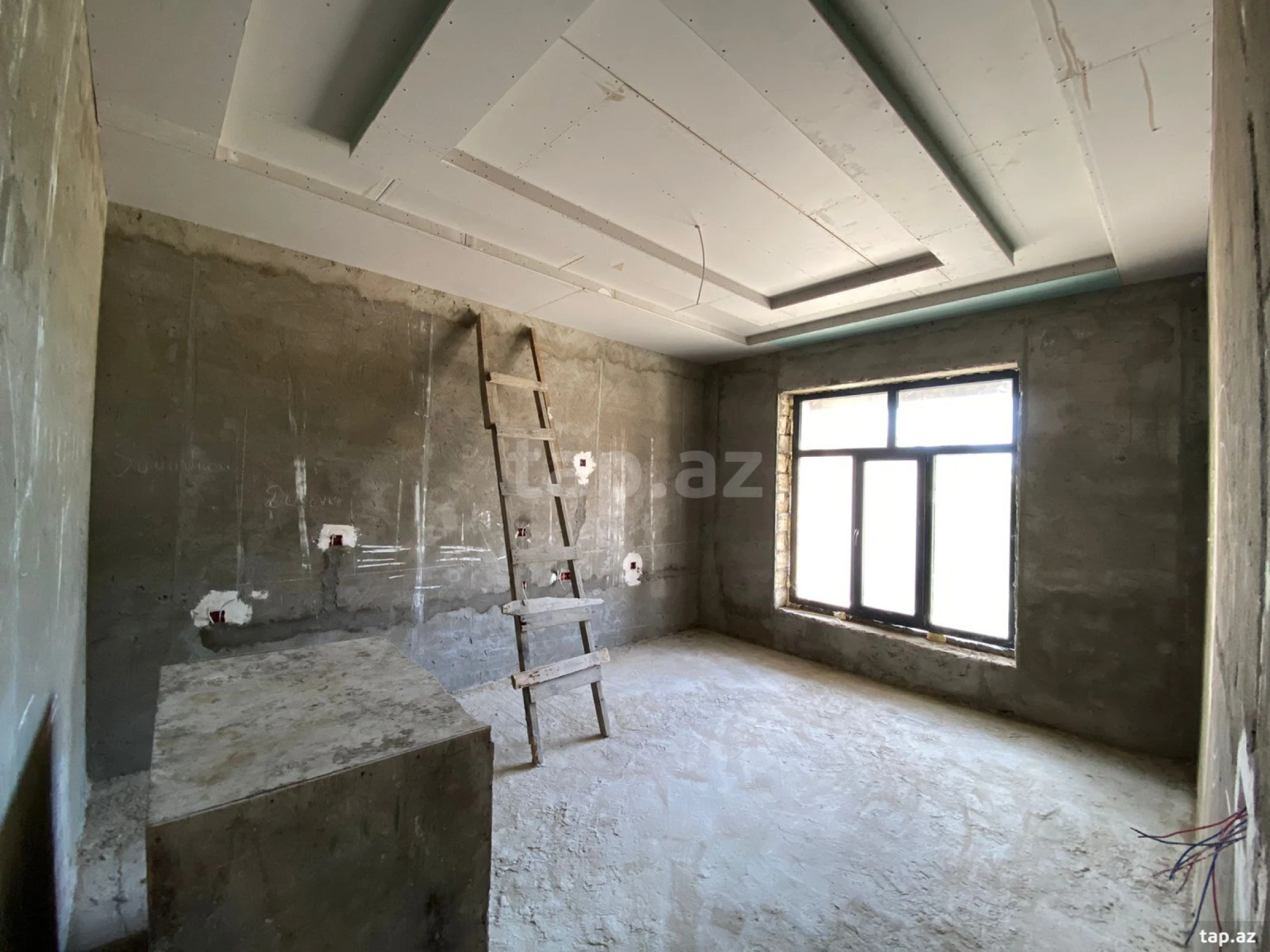 Satılır 4 otaqlı həyət evi
