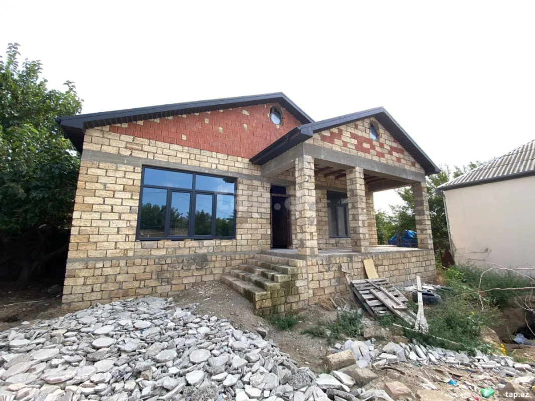 Satılır 4 otaqlı həyət evi