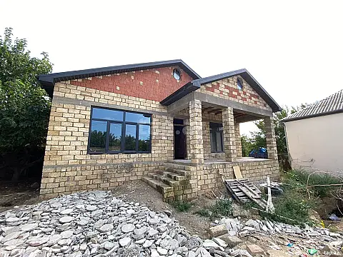 Satılır 4 otaqlı həyət evi