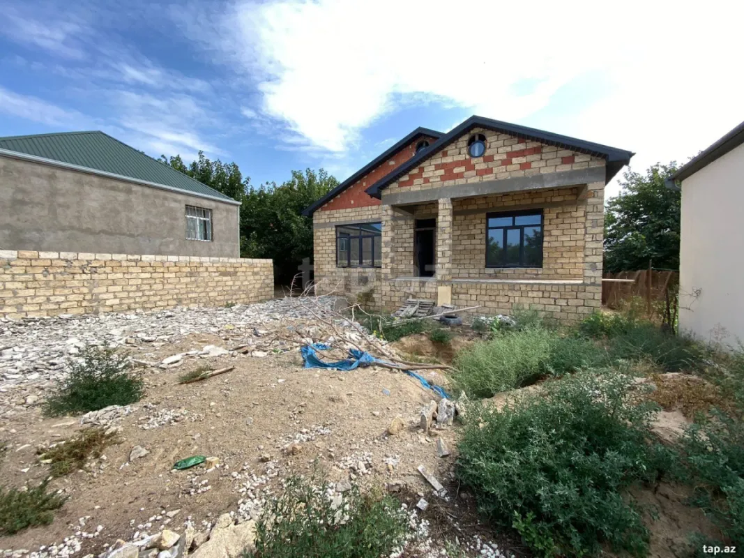 Satılır 4 otaqlı həyət evi