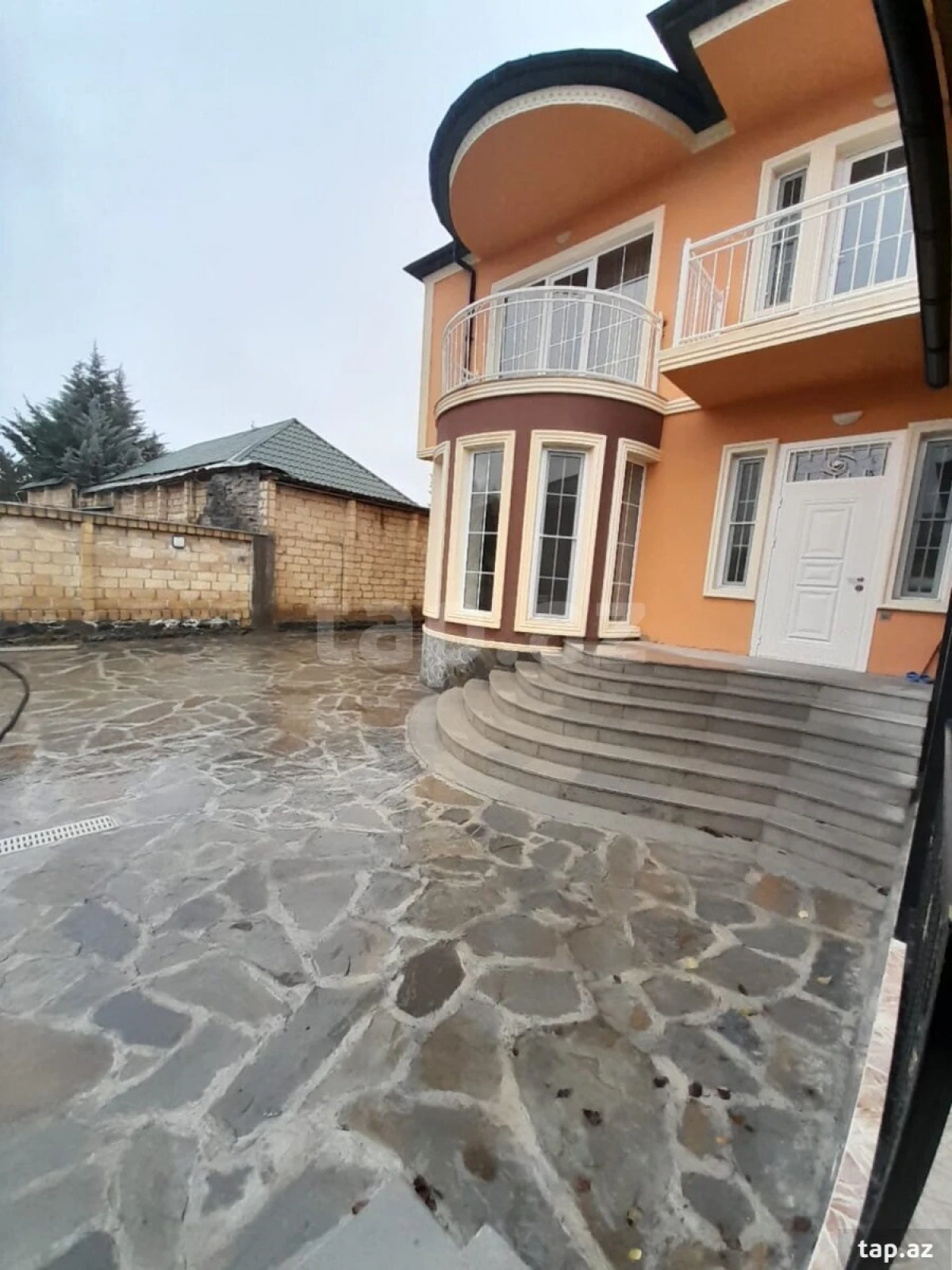 Satılır 5 otaqlı həyət evi