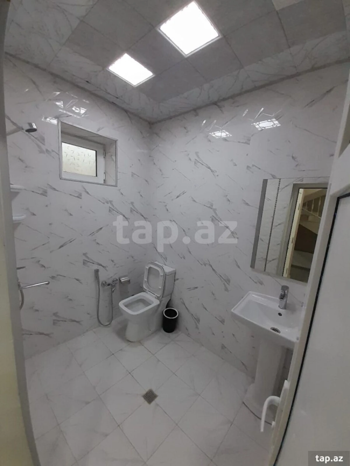 Satılır 5 otaqlı həyət evi